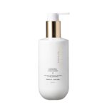 Îmbunătățește-ți rutina de îngrijire cu produsul nostru lejer Balsam de Hidratare cu Ulei de Ciulin si Acid Lactic Obsessed Hydration Conditioner 250ml, care oferă hidratare tuturor tipurilor de păr fără a-l îngreuna. Îmbogățit cu Aloe Vera și ulei de ciulin, acest balsam întărește și protejează părul, în timp ce acidul lactic acționează ca un ingredient care atrage umiditatea, exfoliind delicat părul și scalpul.