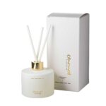 Bețișoare Parfumate cu Iasomie, Floare de Portocal și Mosc Obsessed Fragrance Sticks 200ml cu parfumul exclusiv, bazat pe iris, iasomie și violetă, completat de flori de portocal și note de caramel, creează o atmosferă delicată și sofisticată.