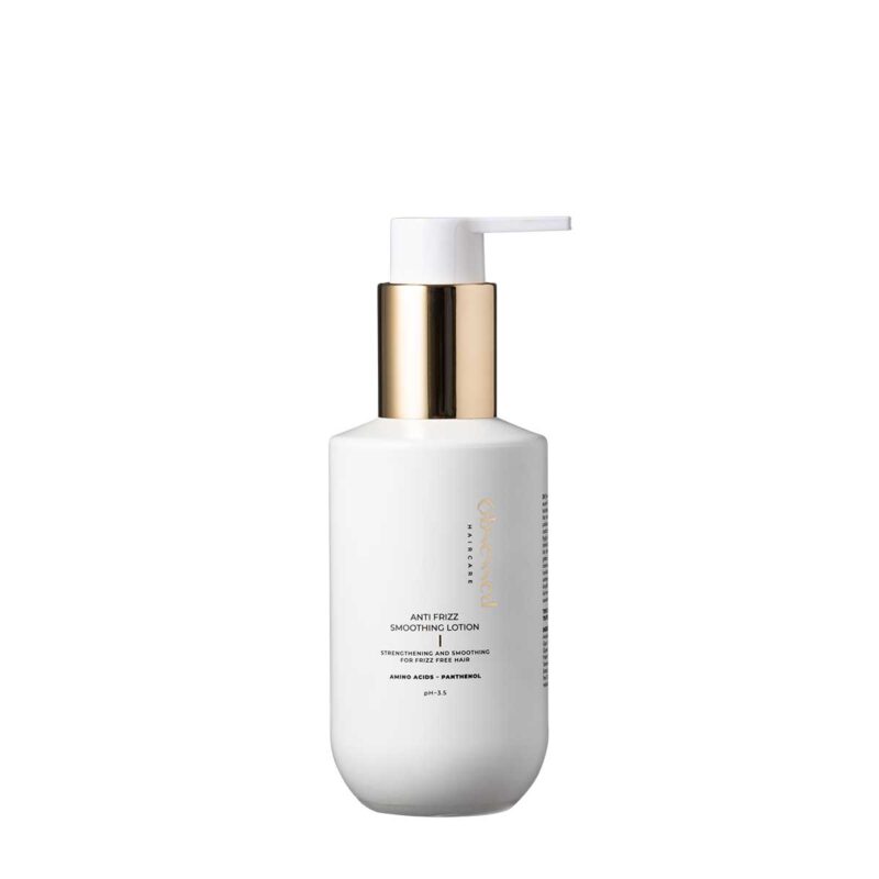 Loțiune de Netezire Anti-Frizz cu Aminoacizi și Pantenol PH 3.5 Obsessed Anti Frizz Smoothing Lotion 150ml imbogățită cu aminoacizi și pantenol, întărește părul din interior și îl protejează împotriva poluării și a căldurii, asigurându-vă că părul rămâne sănătos și ușor de coafat.