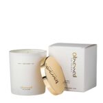 Lumanarea Parfumată Obsessed orange flower, jasmin, musk Obsessed Scented Candle 220g nu este doar un simplu accesoriu, ci o experiență senzorială care îți va încânta simțurile și va transforma atmosfera din orice cameră.