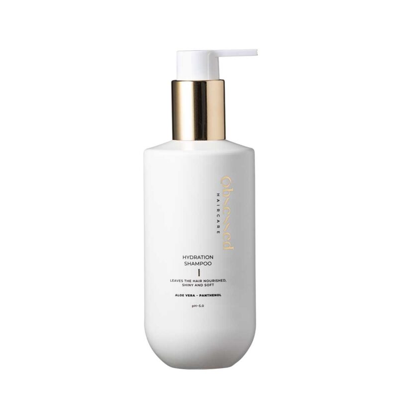 Îți dorești un păr strălucitor și matasos? Descoperă Sampon De Hidratare Cu Aloe Vera si Pantenol Obsessed Hydration Shampoo 250ml, perfect pentru utilizarea zilnică! Acest produs nu doar că îndepărtează cu blândețe murdăria și impuritățile, dar oferă și o hidratare intensă, lăsând părul moale și aerisit.